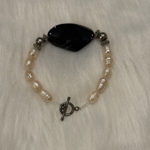 Elegant Onyx and Cream Real Pearls Bracelet